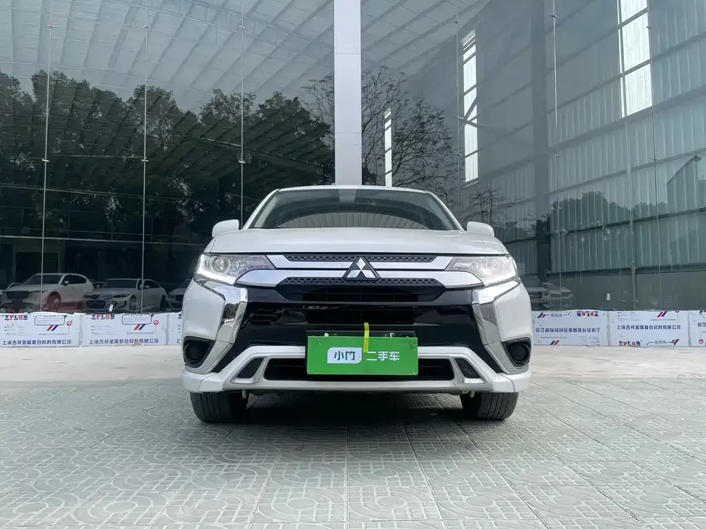Mitsubishi Outlander — фото 7