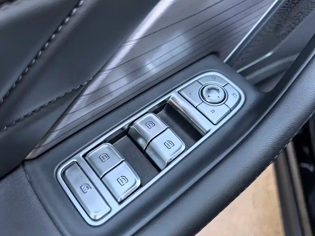 Hongqi HS7 PHEV 2024 из CN, фото 2