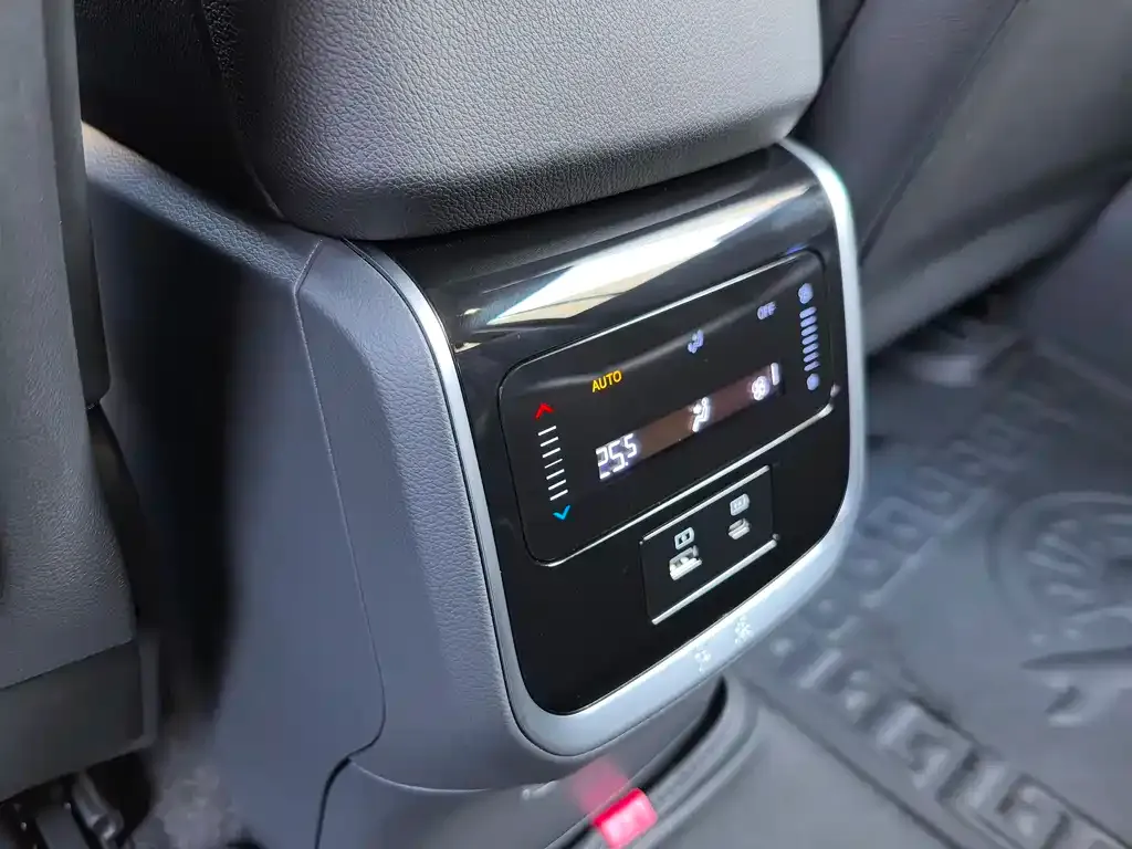Hongqi HS7 PHEV 2024 из CN, фото 7