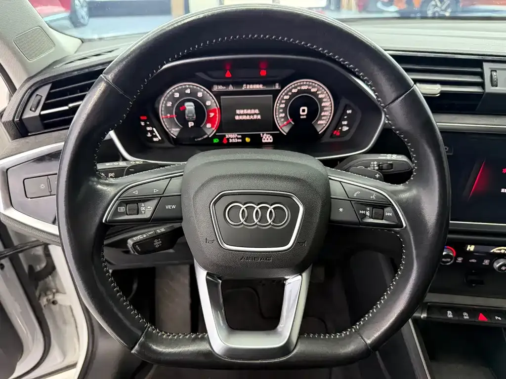 Audi Q3 — фото 10