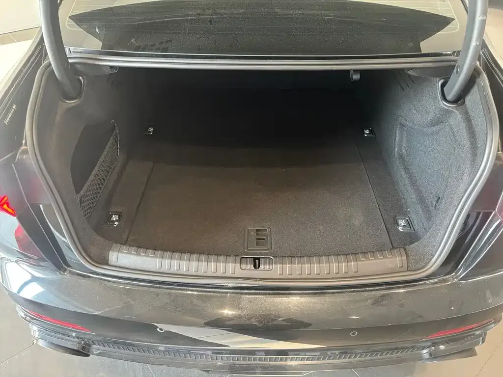 Audi A6L 2024 из CN, фото 8