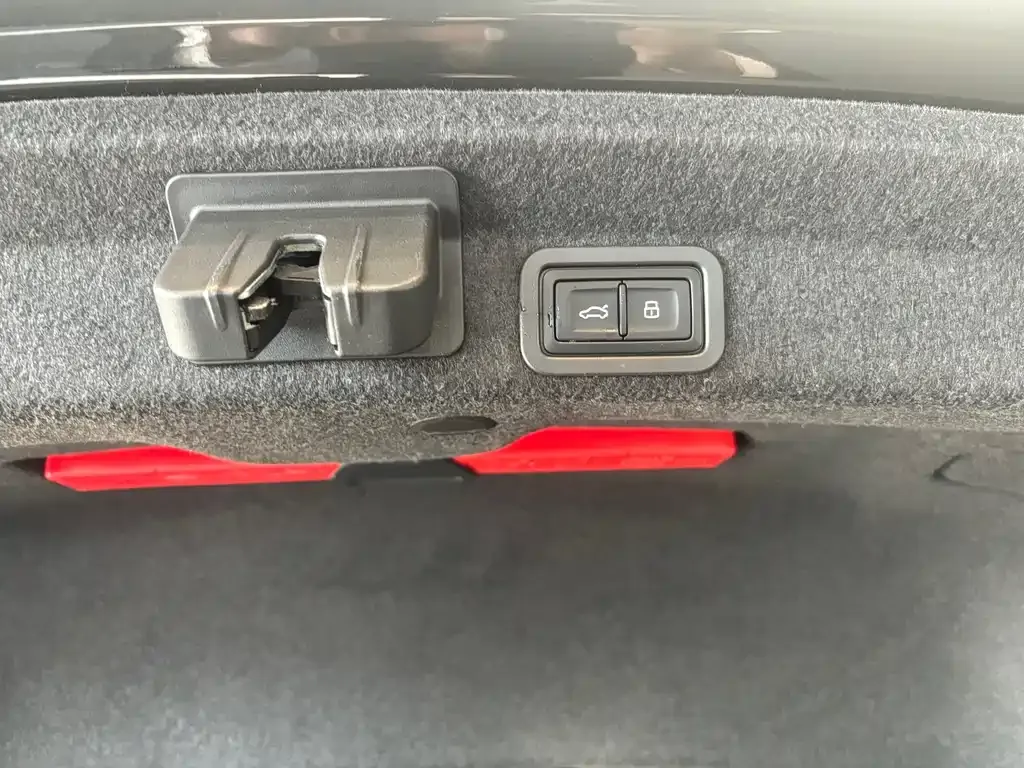 Audi A6L 2024 из CN, фото 10