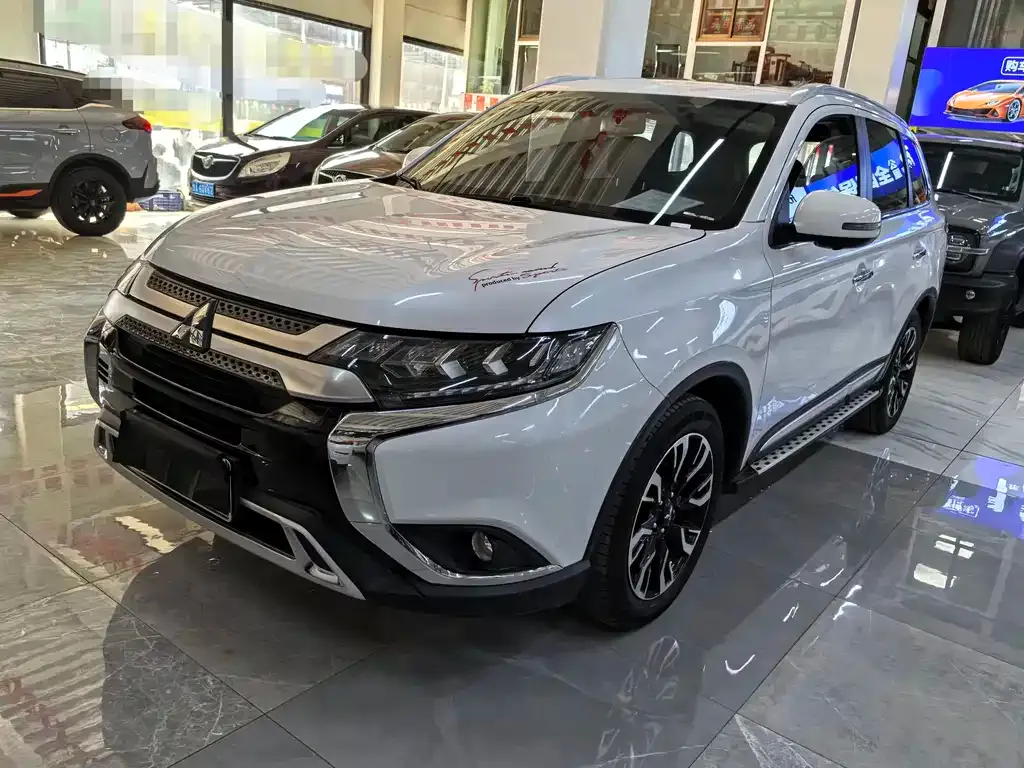 Mitsubishi Outlander 2021 из CN, фото 1