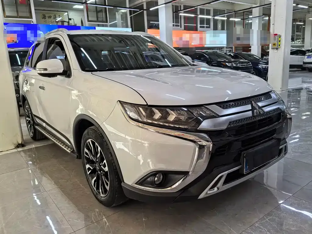 Mitsubishi Outlander 2021 из CN, фото 10