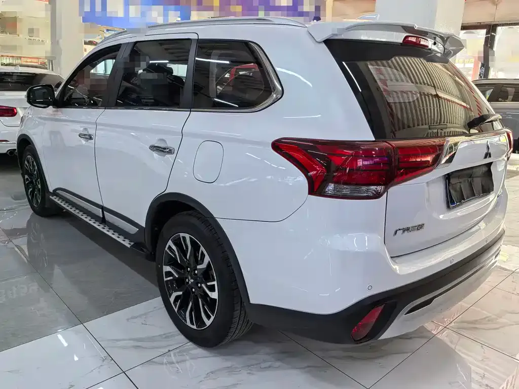 Mitsubishi Outlander 2021 из CN, фото 5