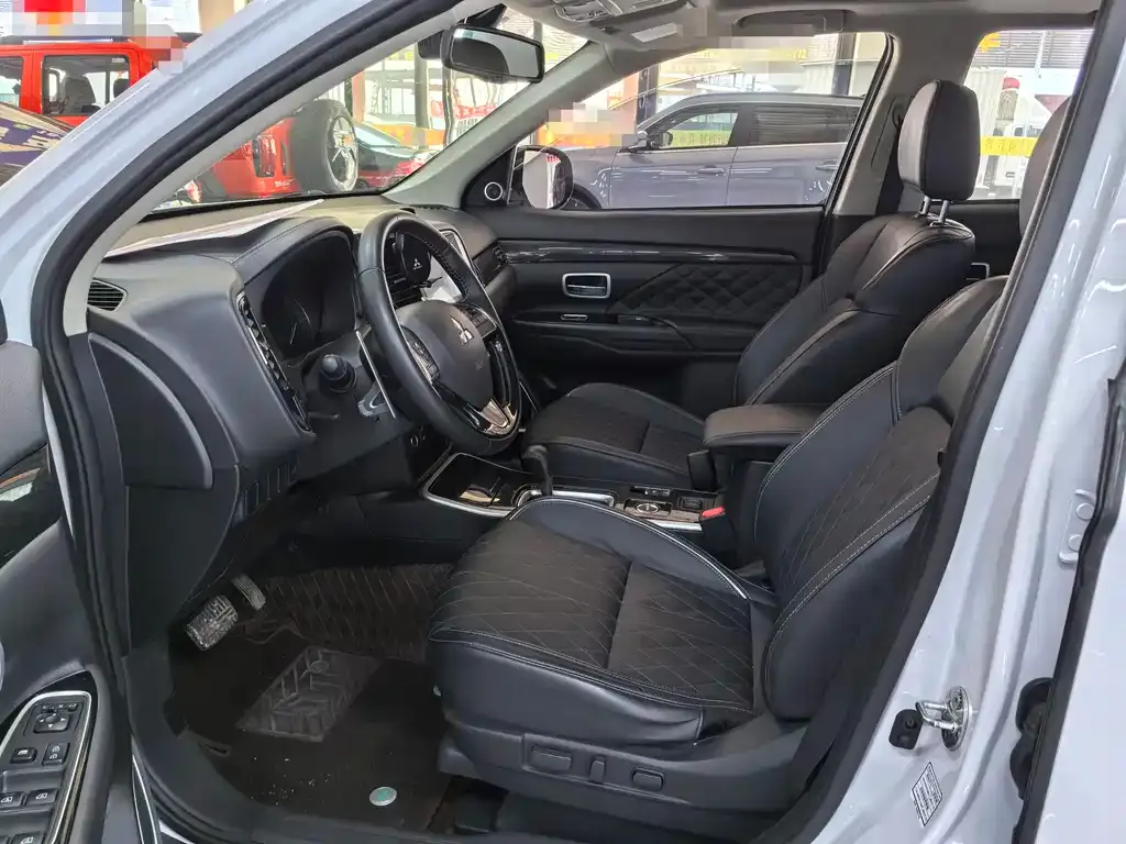 Mitsubishi Outlander 2021 из CN, фото 9