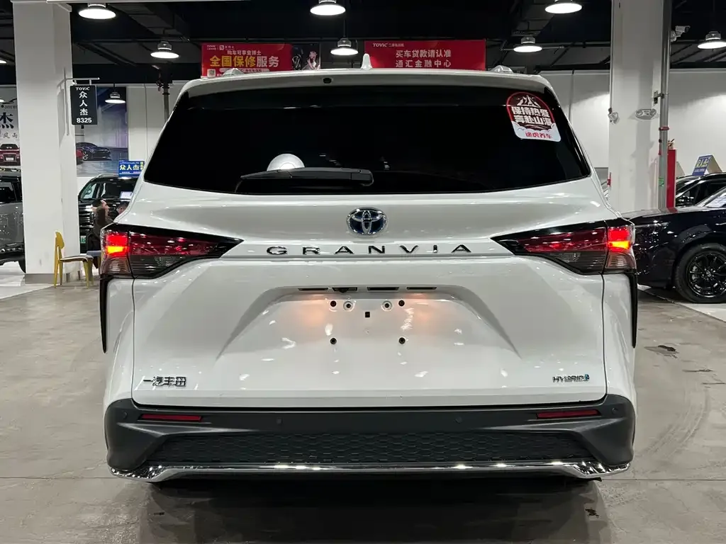 Toyota Granvia 2023 из CN, фото 7