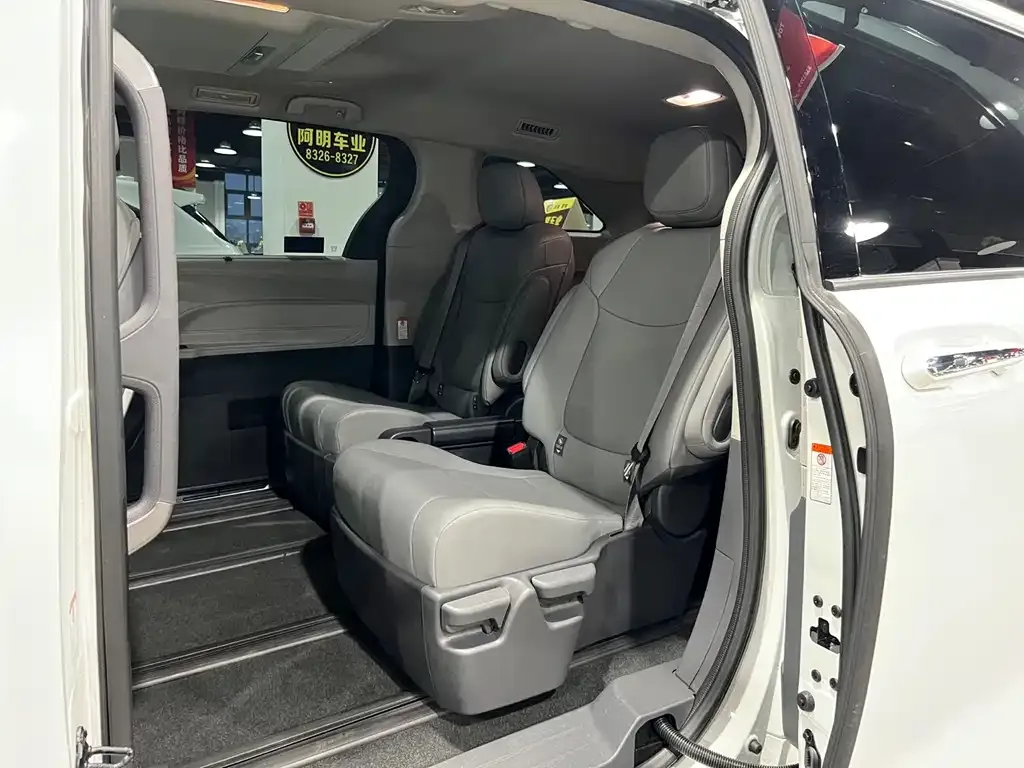 Toyota Granvia 2023 из CN, фото 5