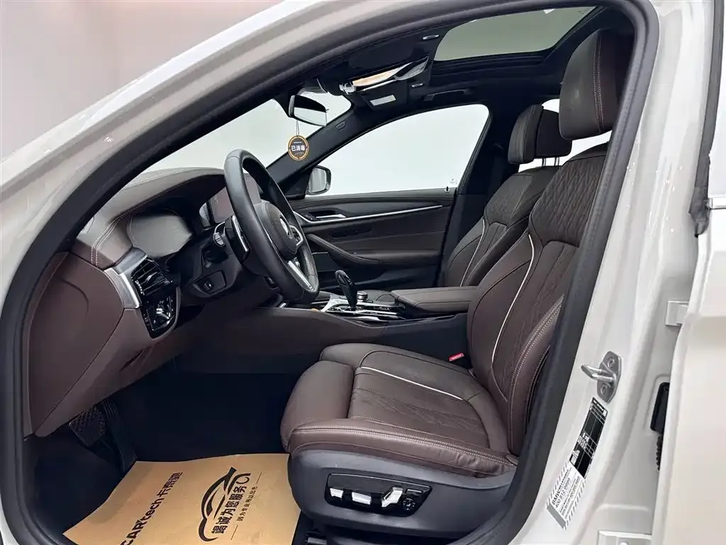 BMW 5 Series 2022 из CN, фото 10