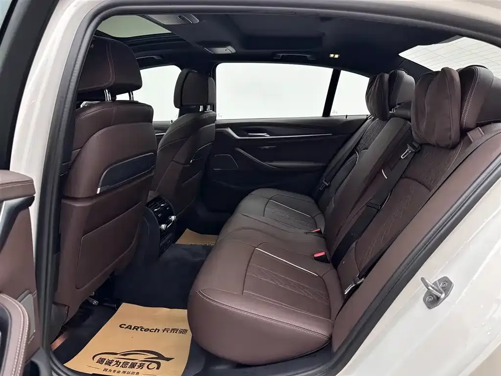 BMW 5 Series 2022 из CN, фото 8
