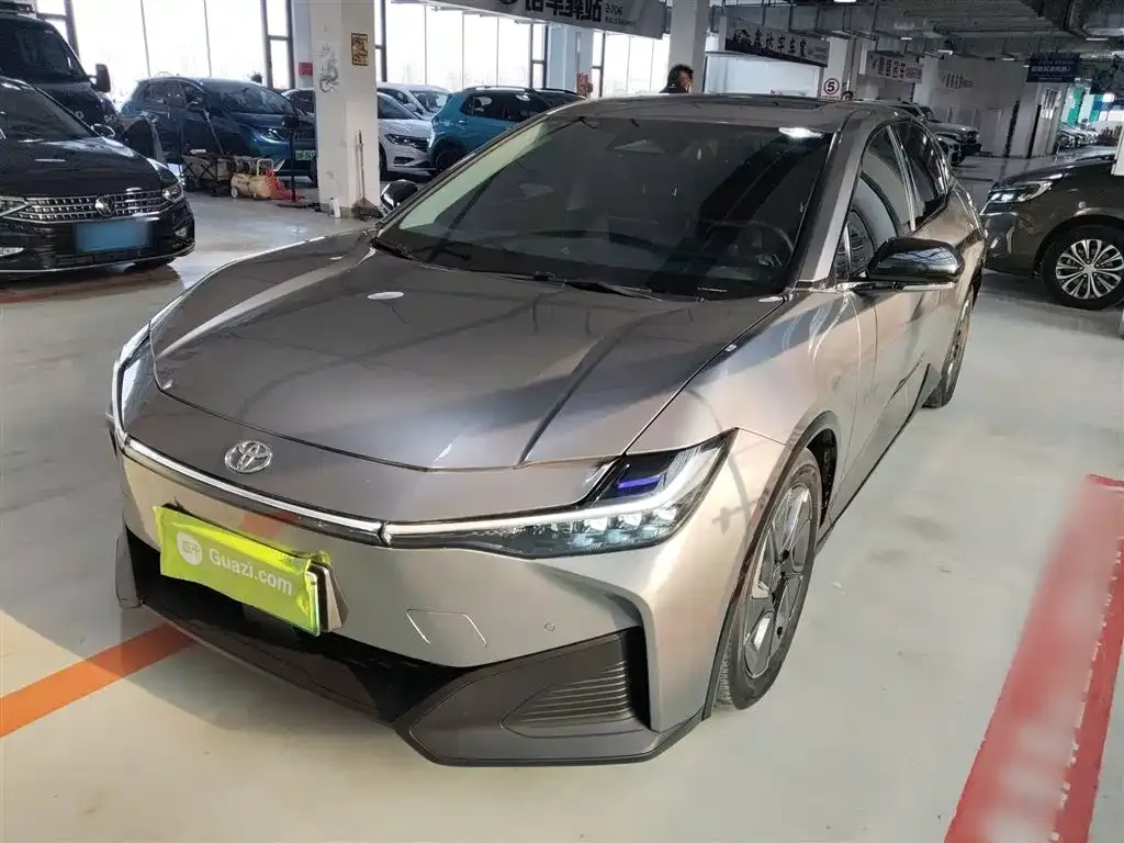 Toyota bZ3 2023 из CN, фото 1
