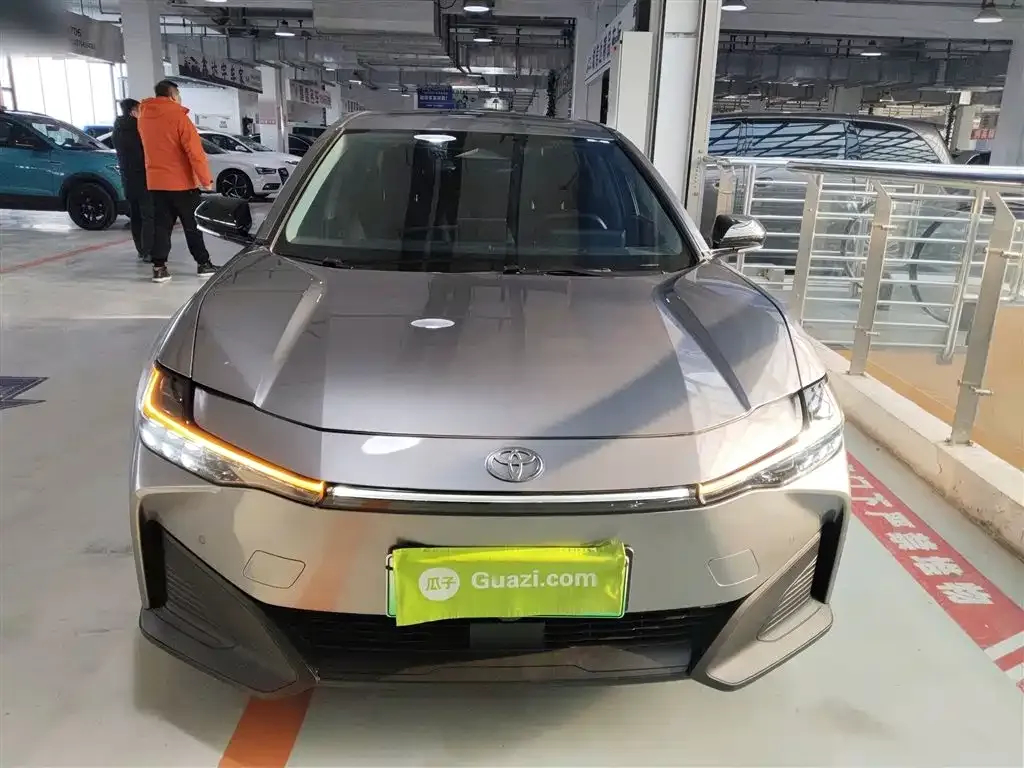 Toyota bZ3 2023 из CN, фото 3