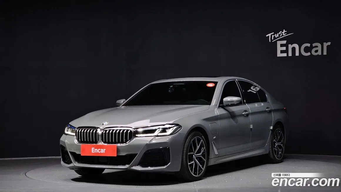 BMW 5-Series — фото 1