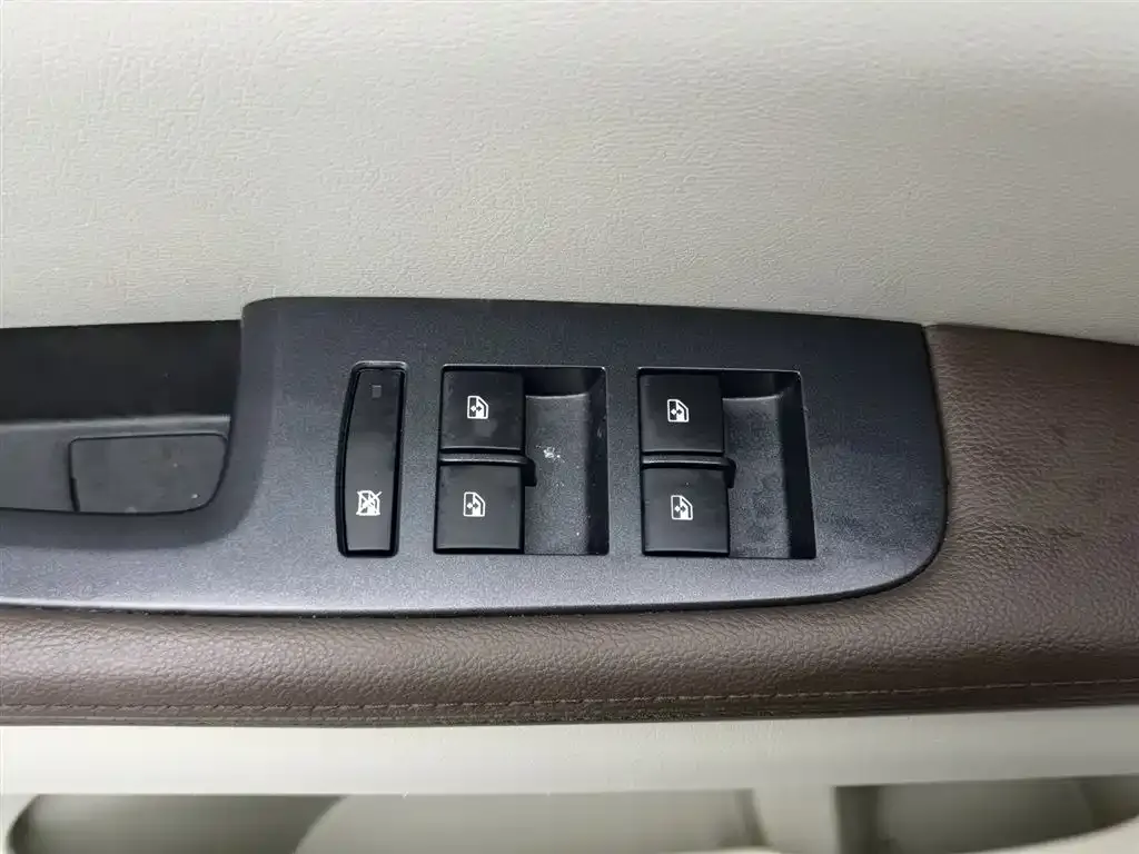 Buick GL8 2023 из CN, фото 9