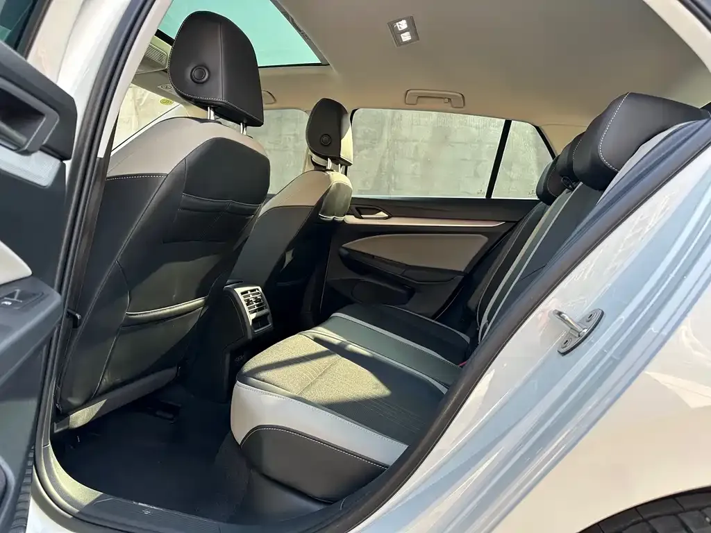 Volkswagen Golf 2022 из CN, фото 9