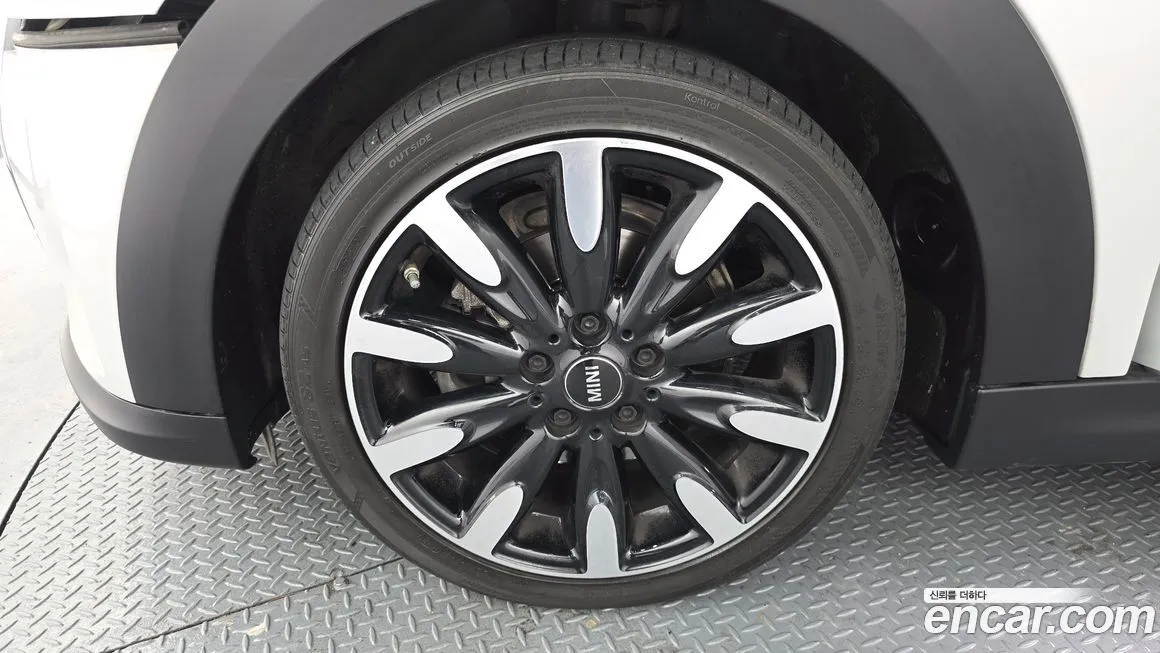 Mini Cooper Convertible 2022 из KR, фото 6