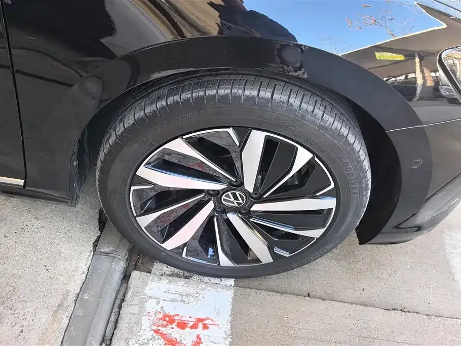 Volkswagen Passat 2023 из CN, фото 5