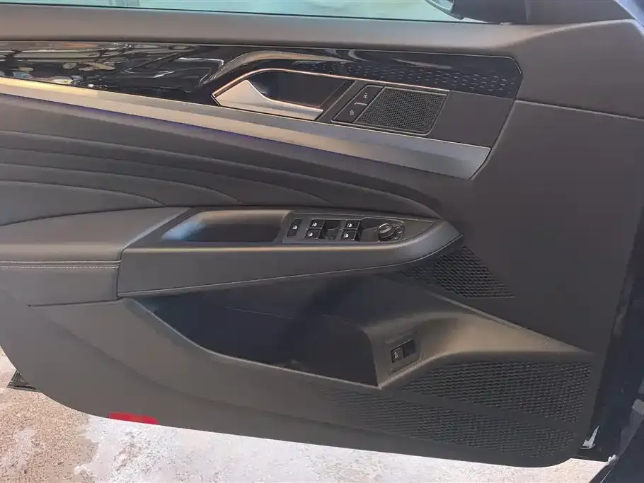 Volkswagen Passat 2023 из CN, фото 4