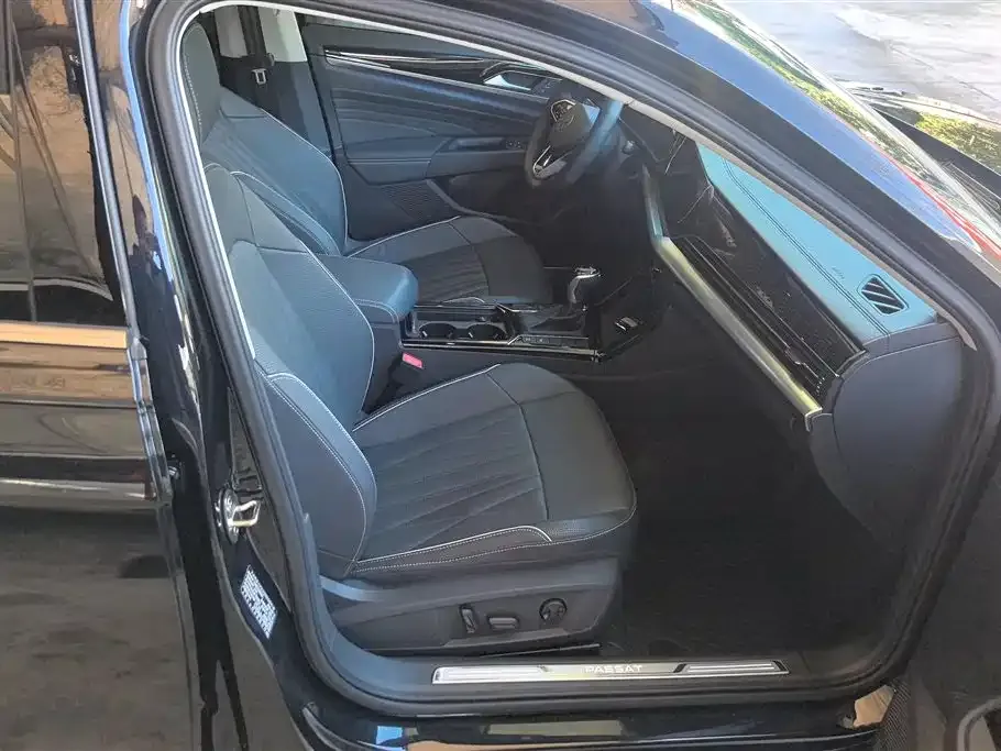 Volkswagen Passat 2023 из CN, фото 7