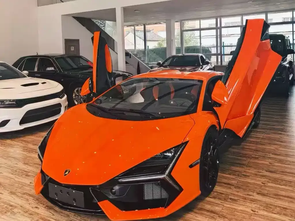 Lamborghini Revuelto