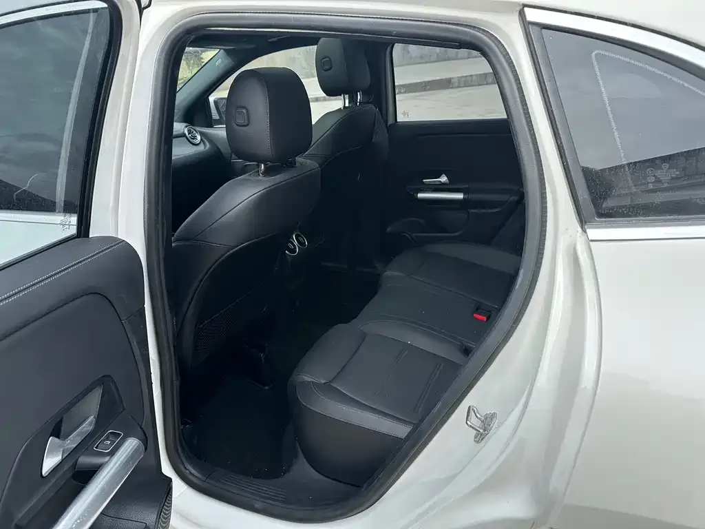Mercedes-Benz GLA 2023 из CN, фото 3
