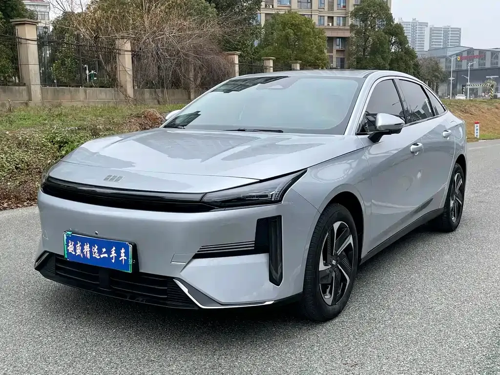 Geely Galaxy L6 — фото 1
