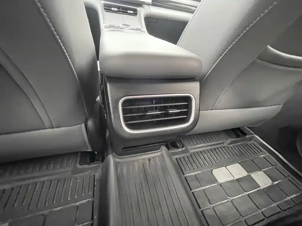 Geely Galaxy L6 — фото 2
