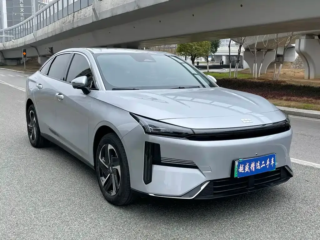 Geely Galaxy L6 — фото 6