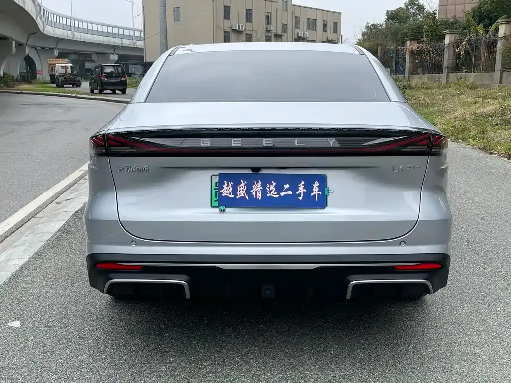 Geely Galaxy L6 — фото 10