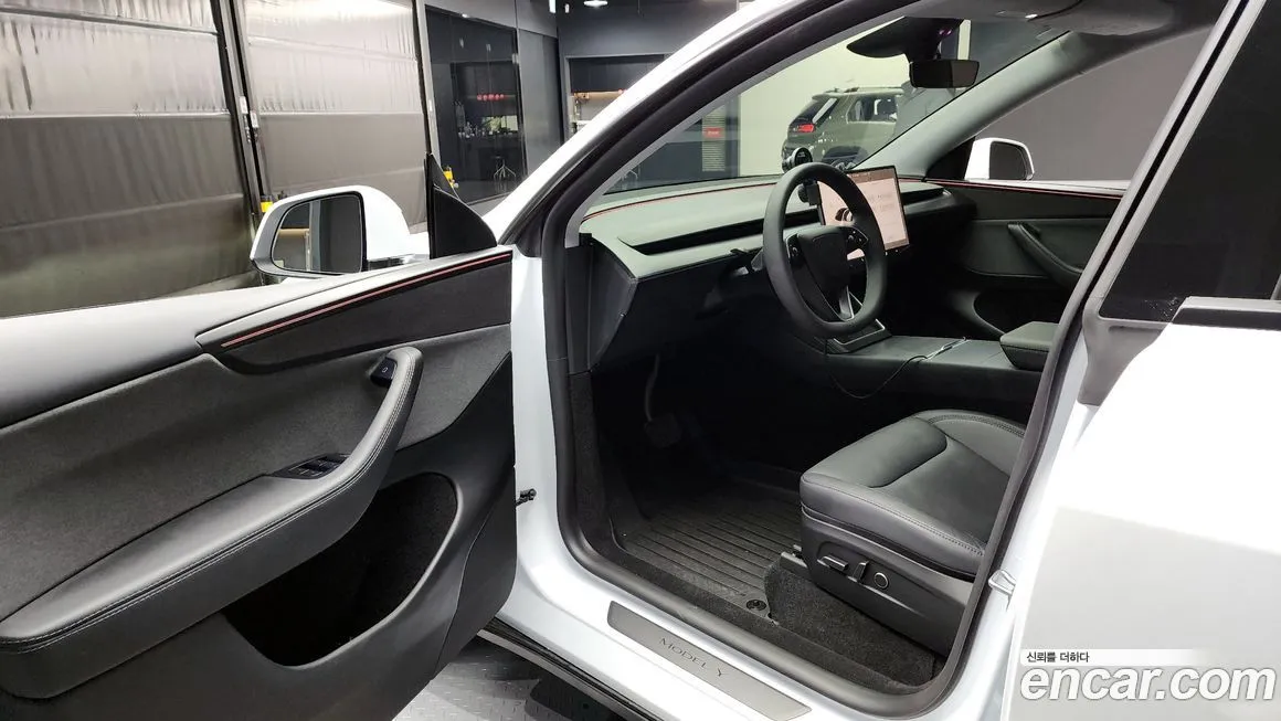 Tesla Model Y — фото 8