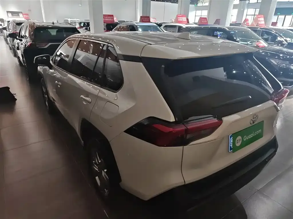 Toyota RAV4 2021 из CN, фото 2