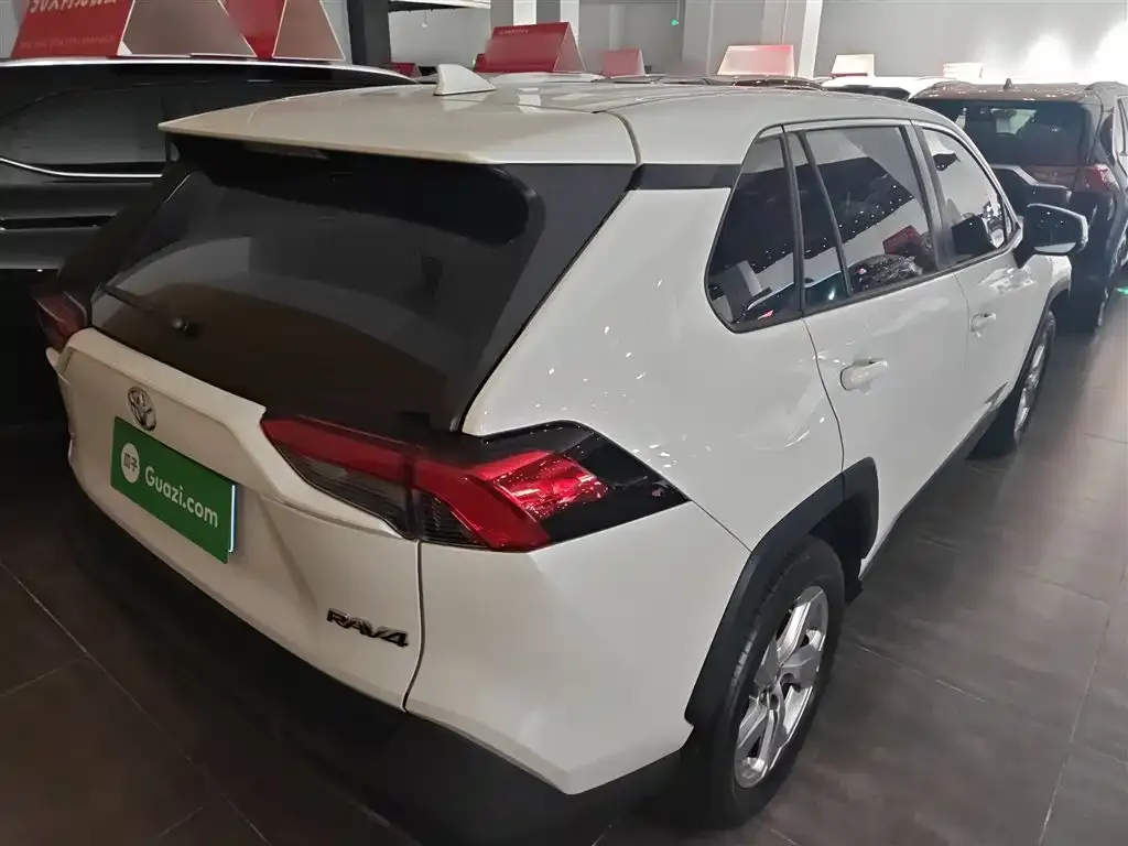 Toyota RAV4 2021 из CN, фото 3