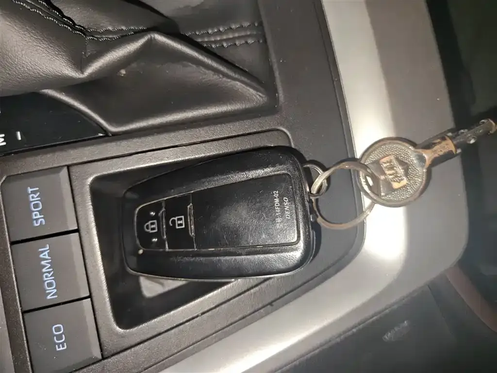 Toyota RAV4 2021 из CN, фото 8