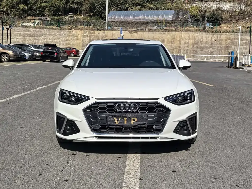 Audi A4L 2022 из CN, фото 1