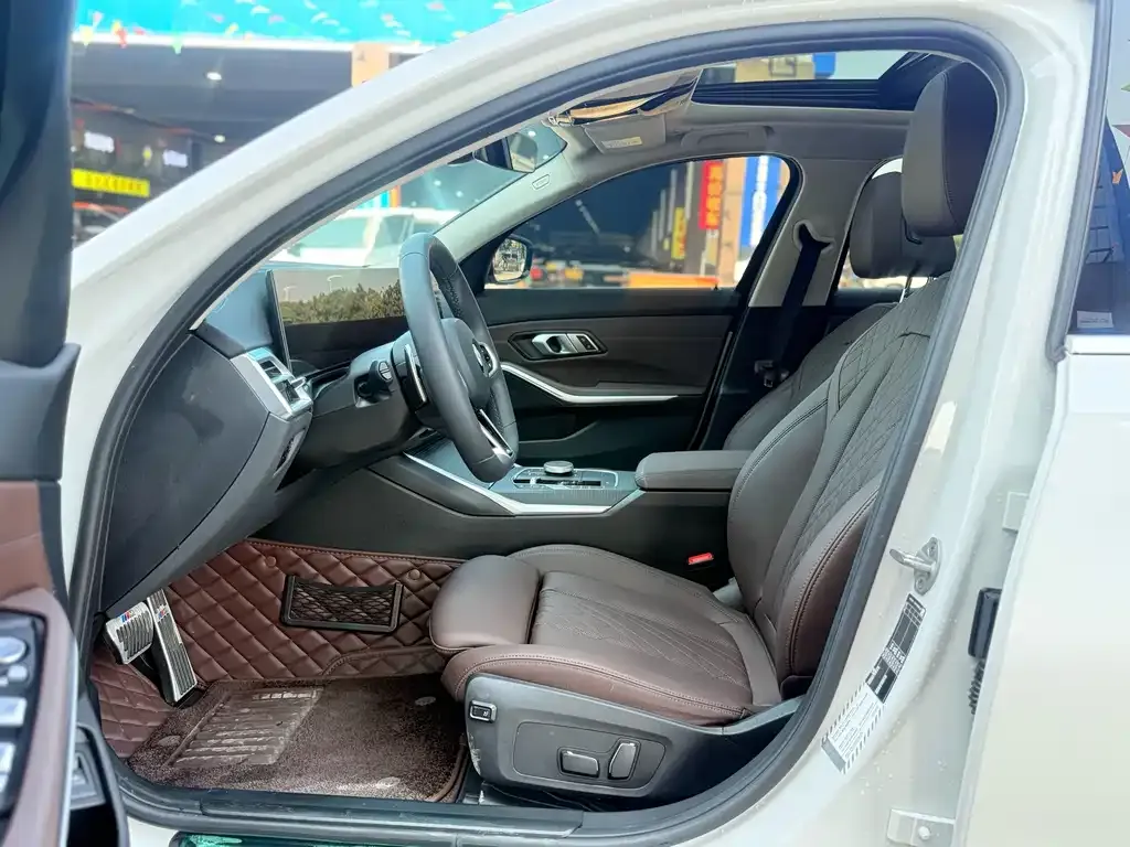 BMW 3 Series 2024 из CN, фото 8