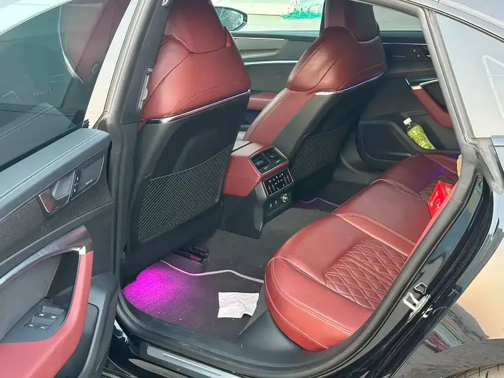 Audi A7L 2022 из CN, фото 3