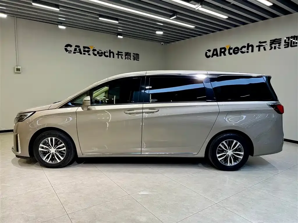 Buick GL8 2023 из CN, фото 2