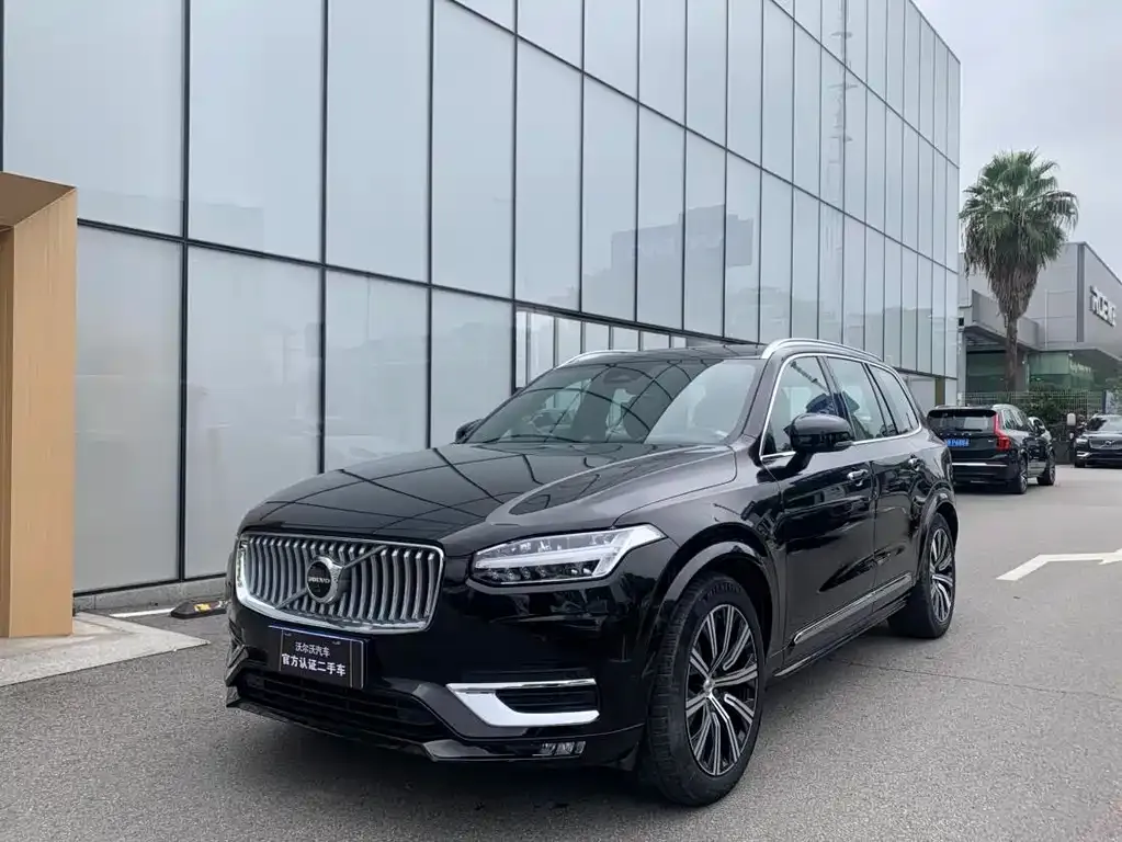Volvo XC90 — фото 1