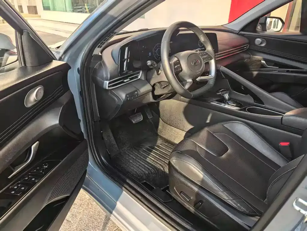 Hyundai Elantra 2023 из CN, фото 9