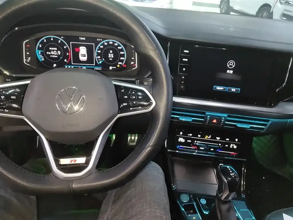 Volkswagen Passat 2023 из CN, фото 8