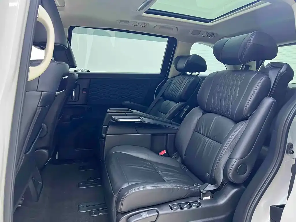 Honda Elysion 2023 из CN, фото 7