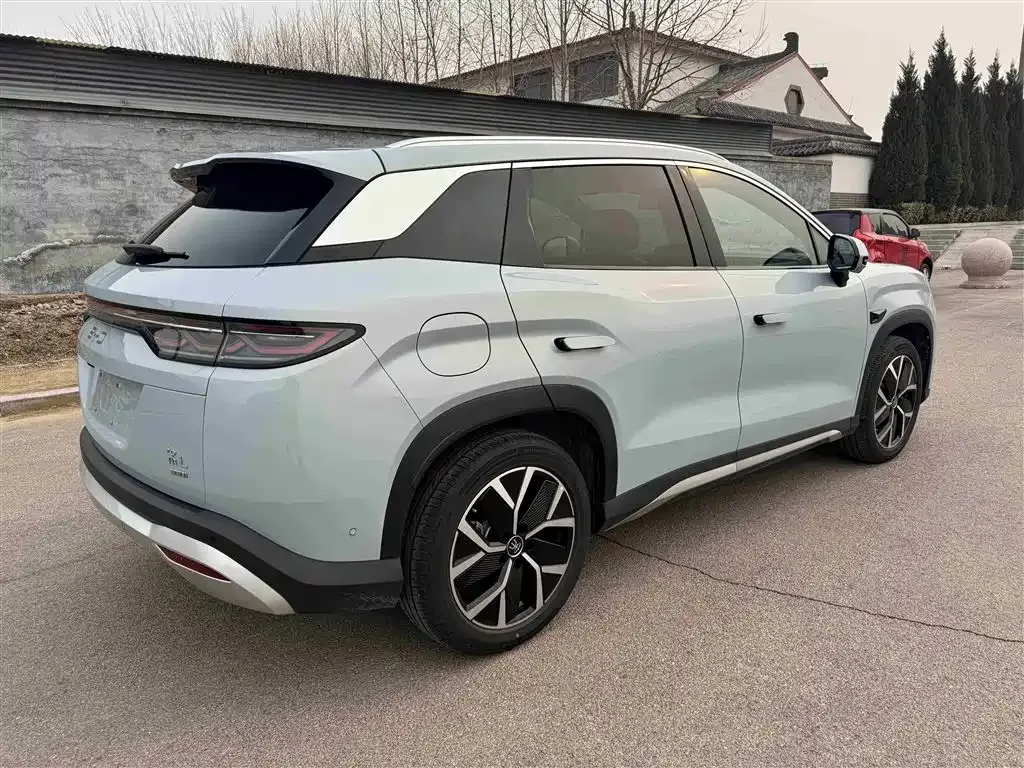 BYD L DM-i — фото 10