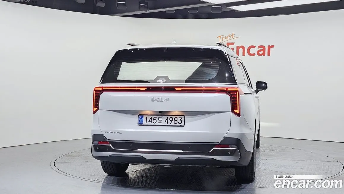 Kia Carnival — фото 10