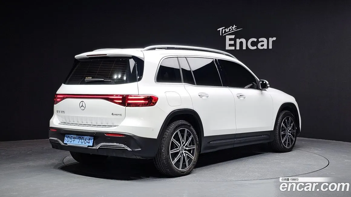 Mercedes-Benz EQB — фото 8