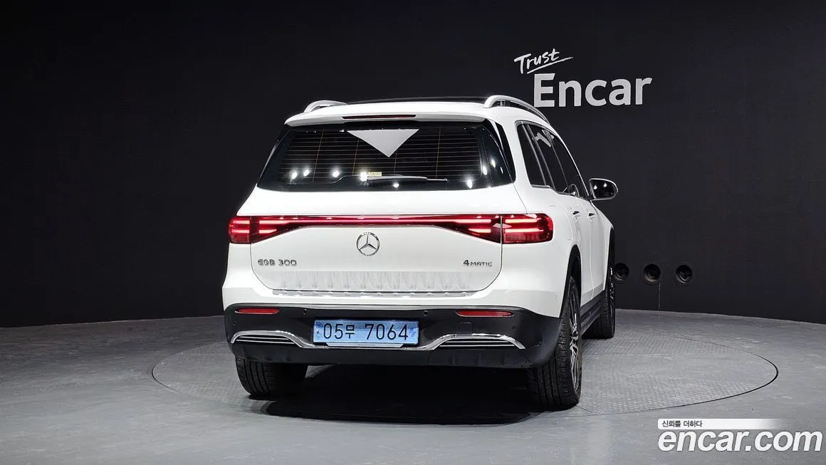 Mercedes-Benz EQB — фото 7