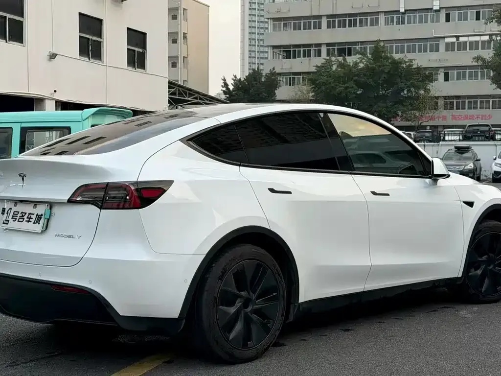 Tesla Model Y 2023 из CN, фото 3