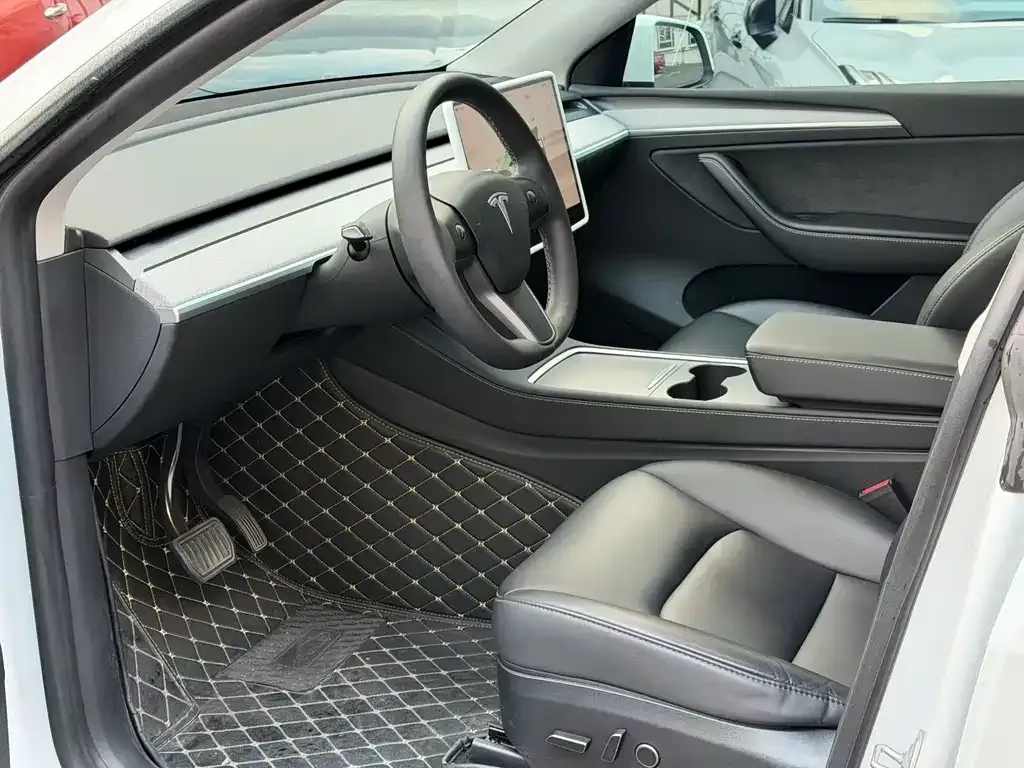 Tesla Model Y 2023 из CN, фото 8