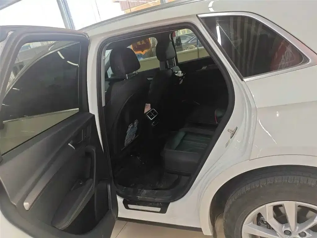 Audi Q5L 2022 из CN, фото 2