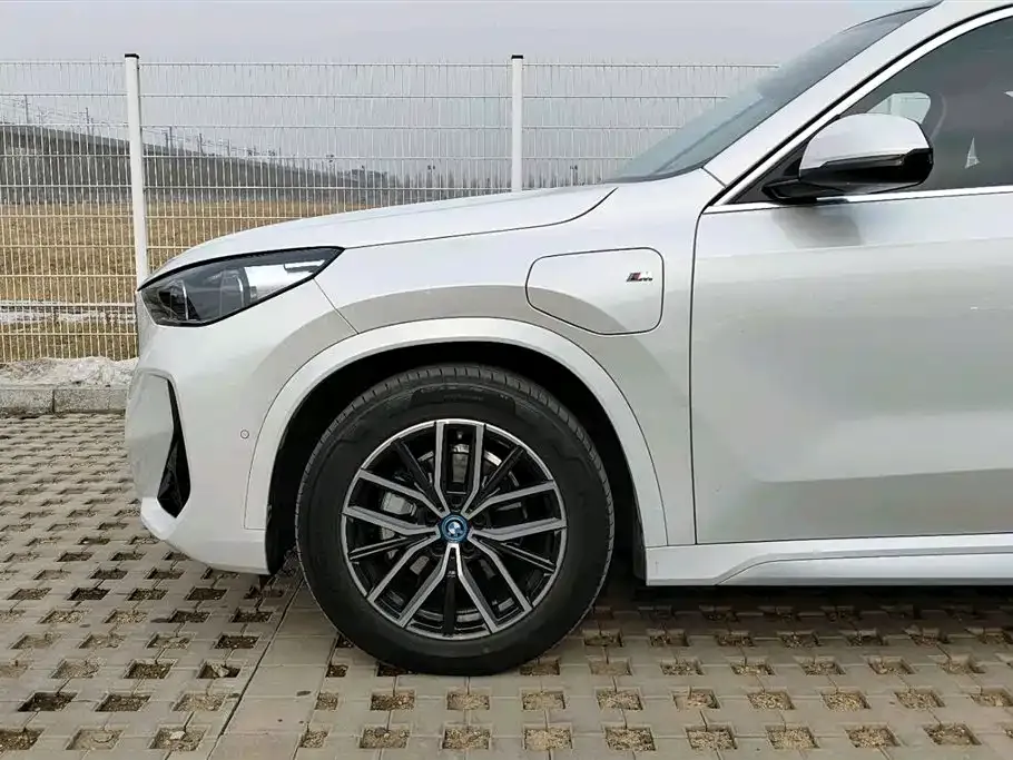 BMW iX1 2025 из CN, фото 8