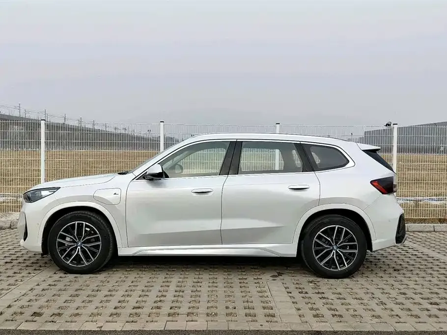 BMW iX1 2025 из CN, фото 10